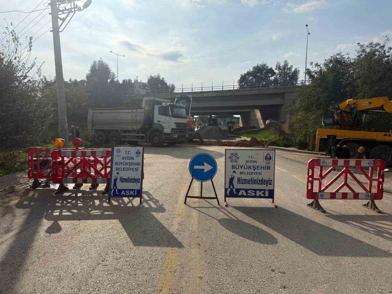 Aydın Büyükşehir Belediyesi, Zeybek Mahallesi'nde yağmur suyu hattı imalatını tamamladı.