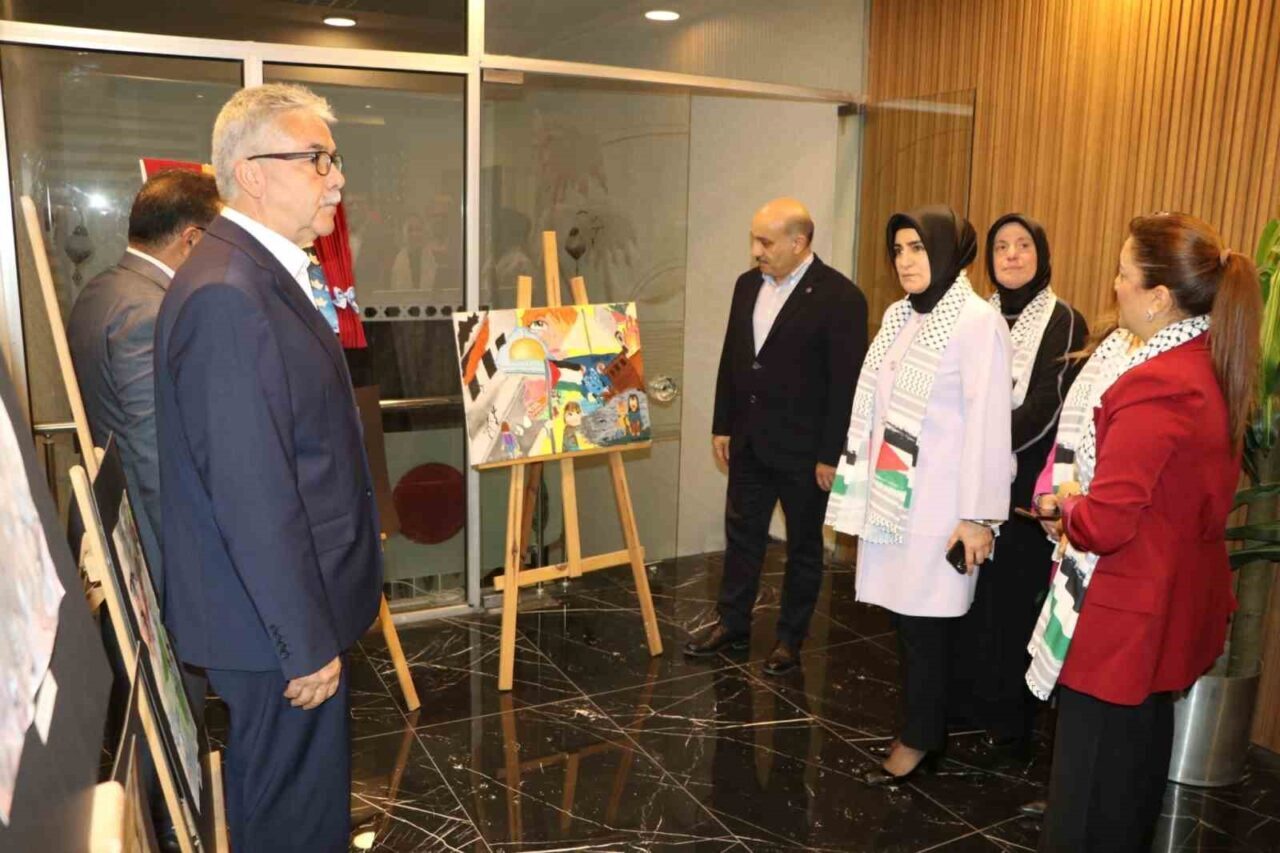 Eğitim-Bir-Sen Kadınlar Komisyonu Başkanı Sıdıka Aydın, Gazze'de yaşanan insanlık dramına