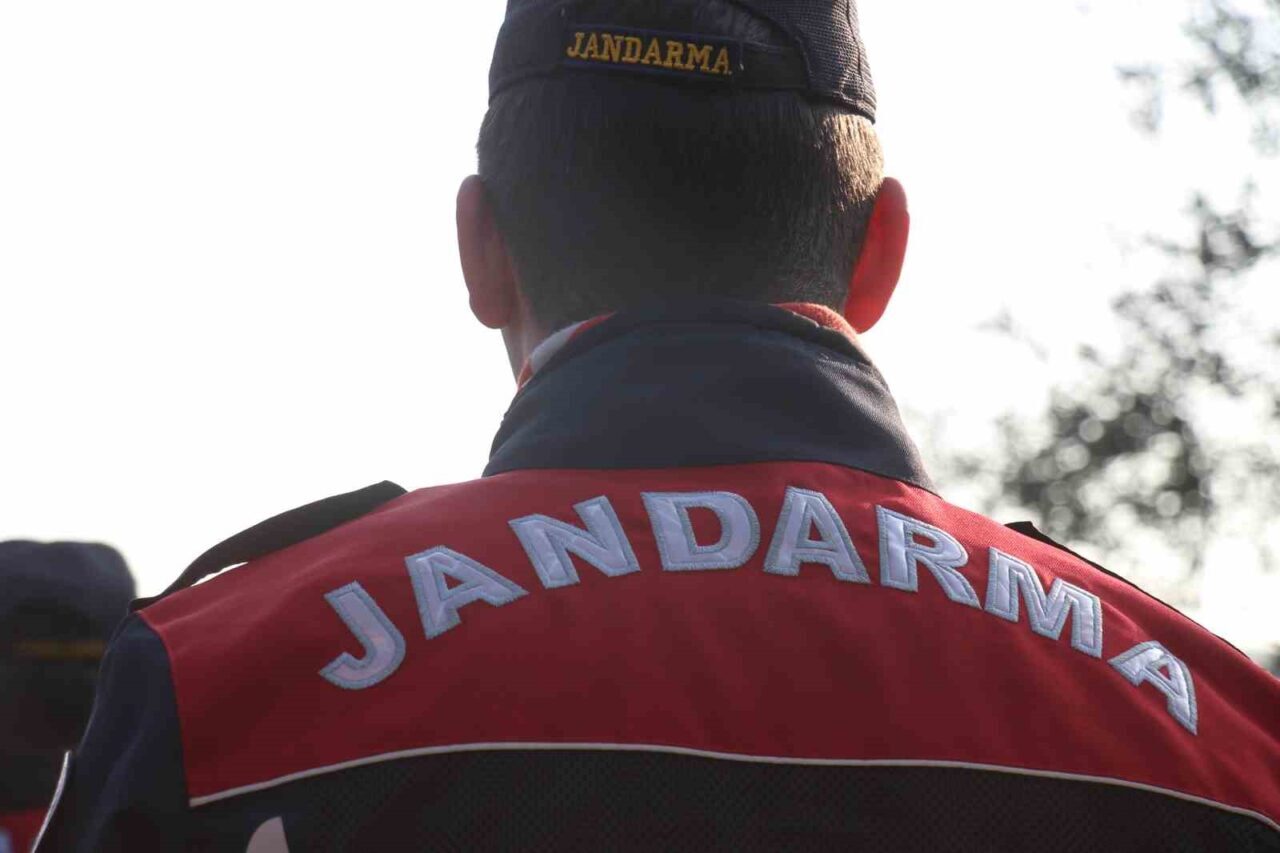 Aydın İl Jandarma Komutanlığı'nın gerçekleştirdiği operasyonlarda, çeşitli suçlardan aranan 28