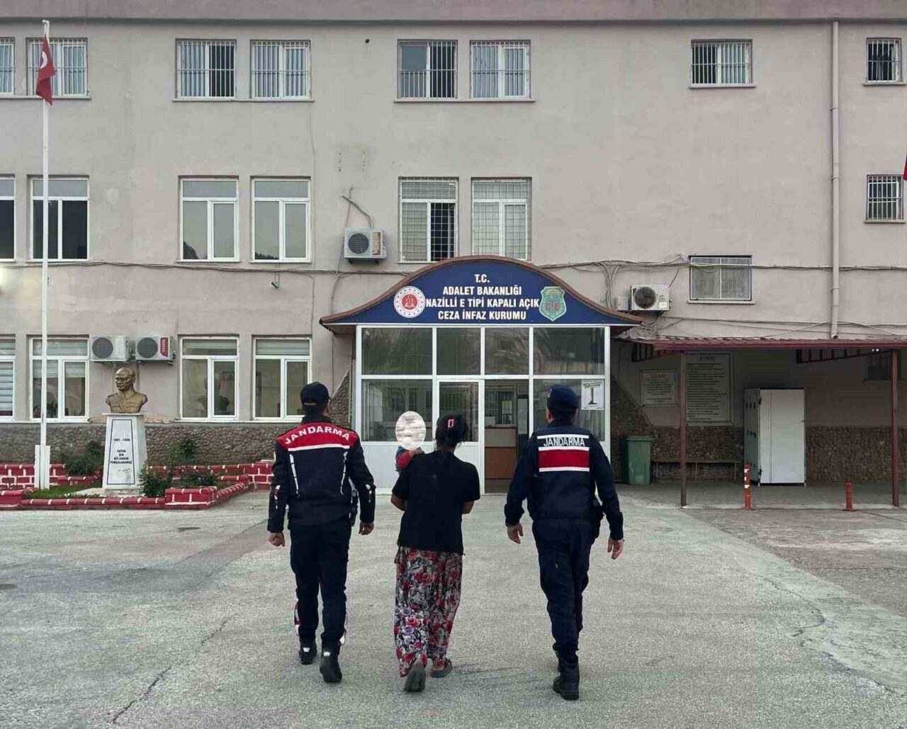 Aydın'da yapılan operasyonda, haklarında kesinleşmiş hapis cezası bulunan 5 kişi