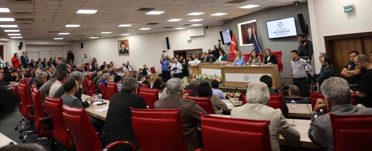 Aydın Büyükşehir Belediye Meclisi, aylar sonra olaysız bir oturum gerçekleştirdi.