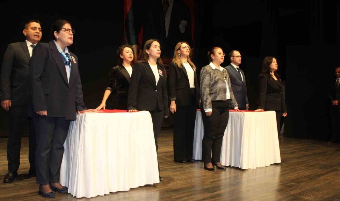 Aydın’da 8 Öğretmen, 24 Kasım’da Yemin Törünü Gerçekleştirerek Göreve Başladı Aydın'da 24 Kasım Öğretmenler Günü kutlamaları kapsamında, yeni göreve başlayan