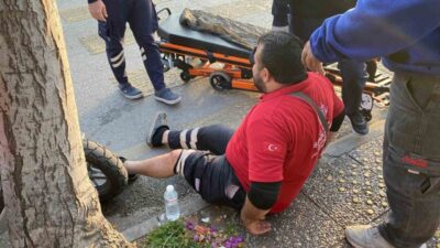 Aydın'ın Efeler ilçesinde, O.A. yönetimindeki otomobilin yolcu kapısının aniden açılması