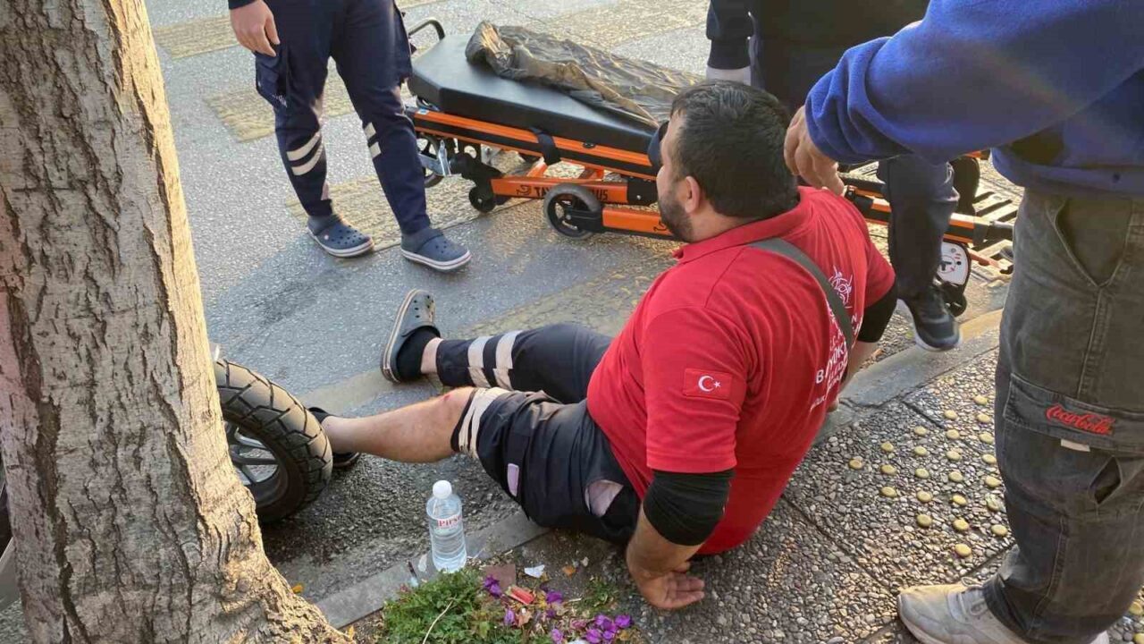 Aydın'ın Efeler ilçesinde, O.A. yönetimindeki otomobilin yolcu kapısının aniden açılması