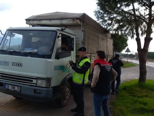 Didim’de Hayvan Hastalıklarına Yönelik Yol Kontrolleri Devam Ediyor Didim'de, hayvan hastalıklarına karşı Aydın Tarım ve Orman Müdürlüğü ile