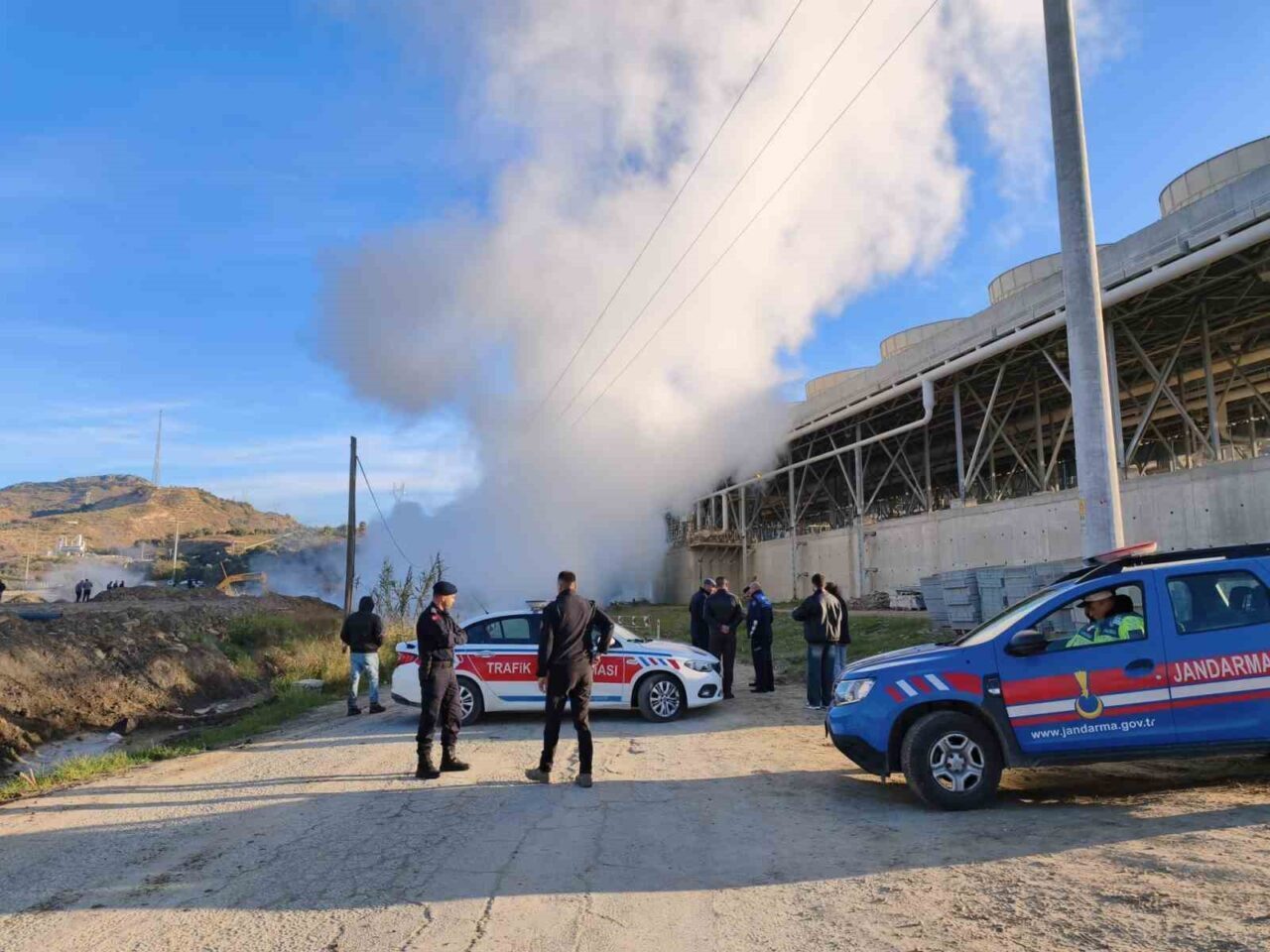 Aydın’ın Germencik ilçesinde Maren Enerji’ye ait jeotermal iletim hattında sabaha