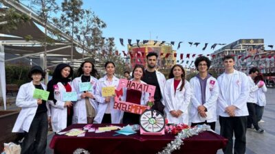 Aydın Adnan Menderes Üniversitesi'nden tıp öğrencileri, "Hayatı Erteleme" mesajıyla meme