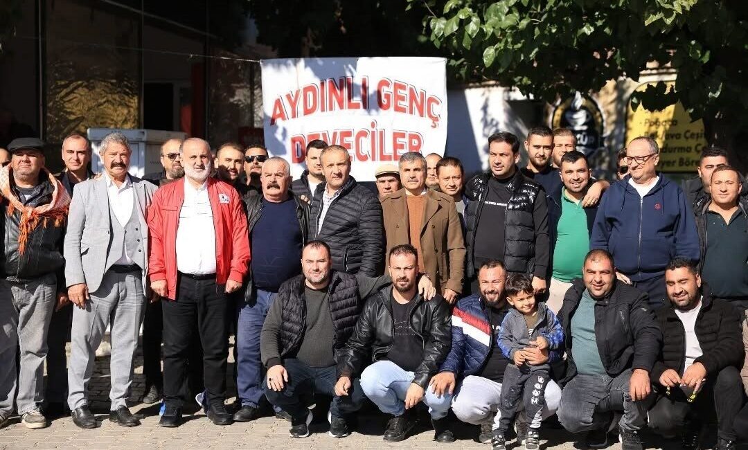 Aydın’da Deve Güreşi Sezonu İçin Geleneksel Havut Hayrı Etkinliği Düzenlendi Aydın'da deve güreşi sezonu açılışı için düzenlenen 'havut hayrı' etkinliği,