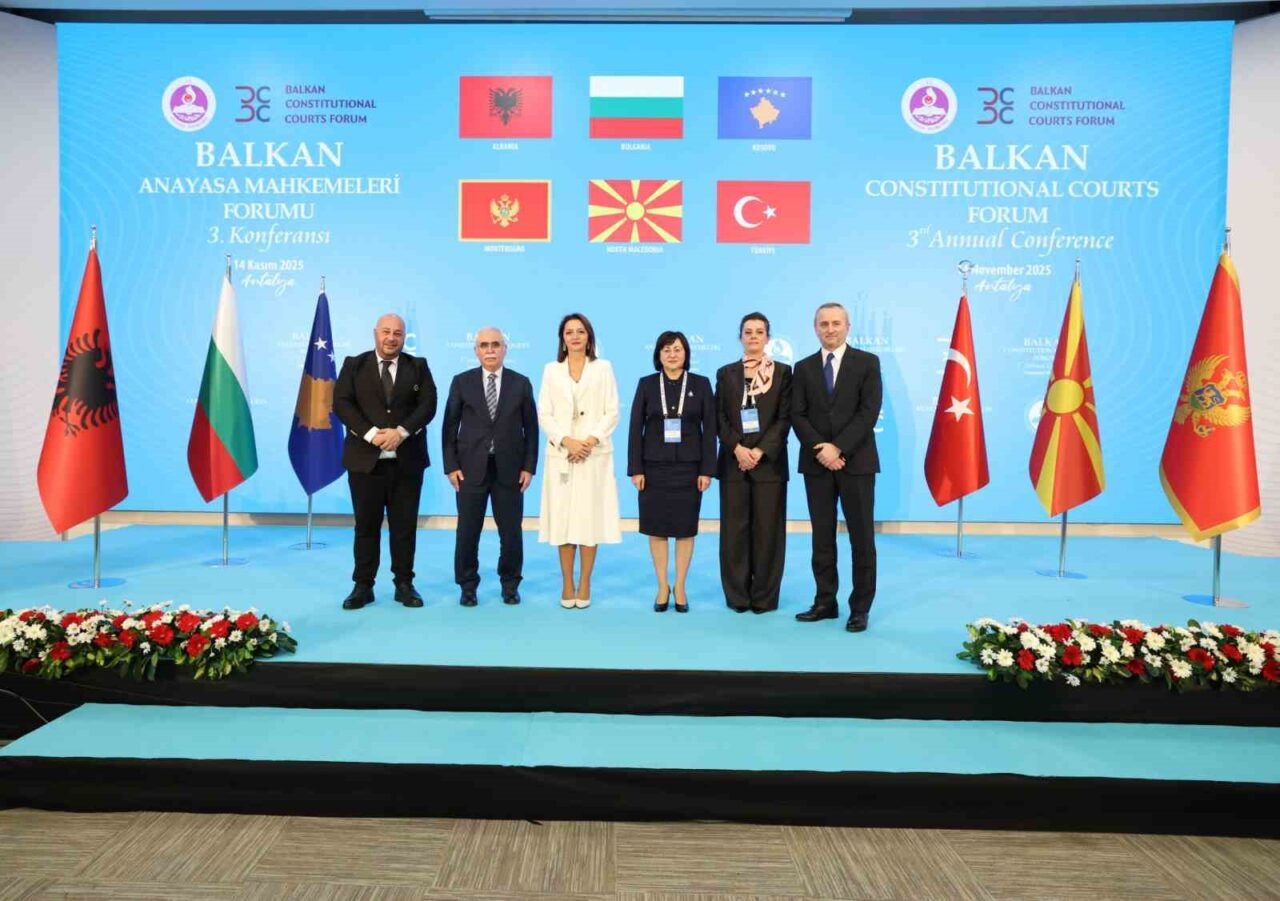 Antalya'da gerçekleşen Balkan Anayasa Mahkemeleri Forumu'nun 3. Konferansı'nda, üye ülkelerin