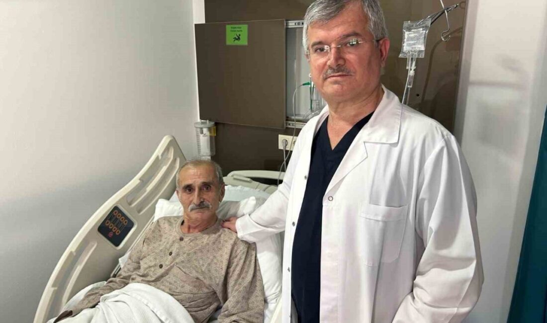 69 yaşındaki Gülmehmet Akdağ, iki damarının tıkanması sonucu kalbi durduktan