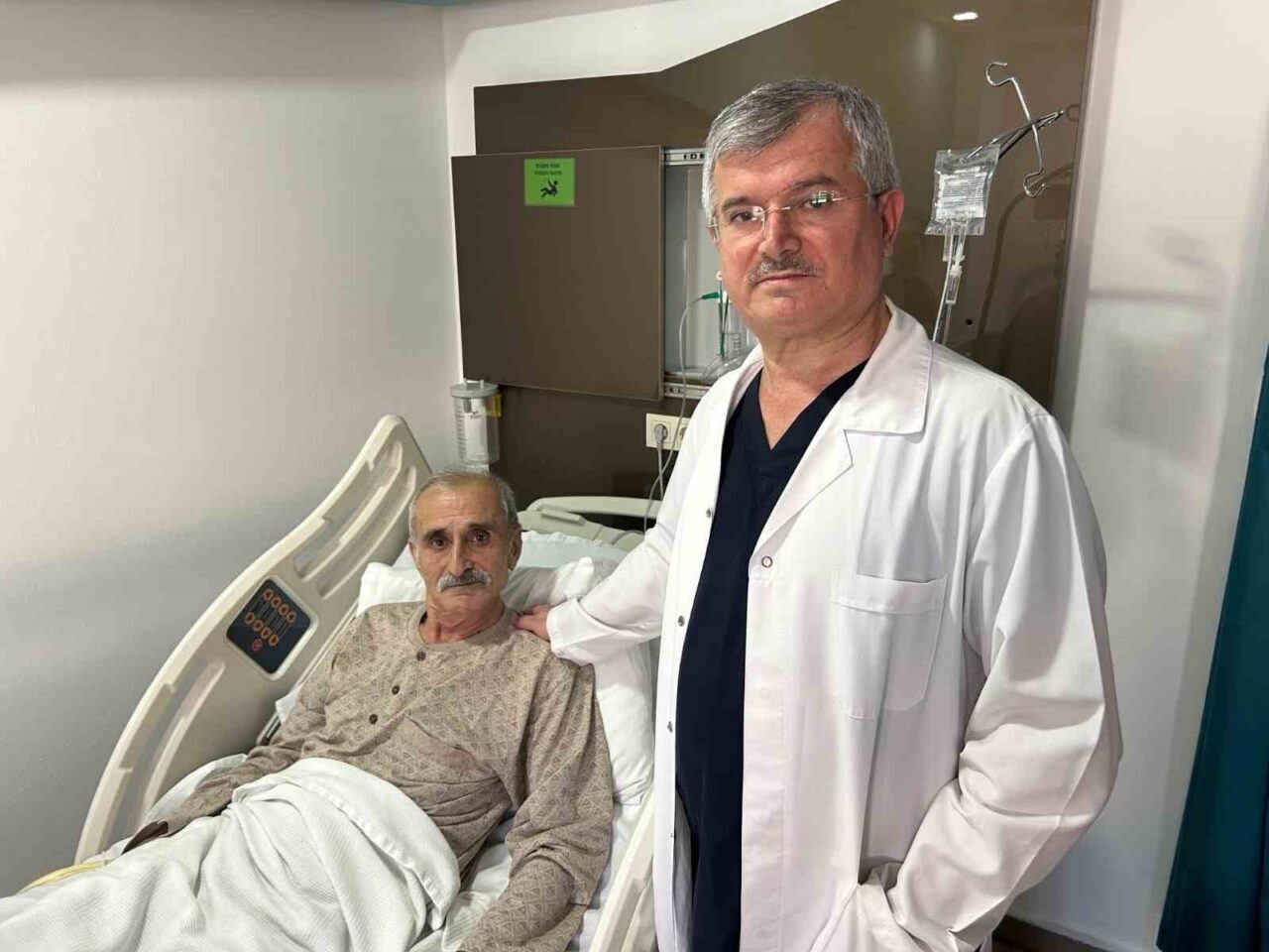 69 yaşındaki Gülmehmet Akdağ, iki damarının tıkanması sonucu kalbi durduktan