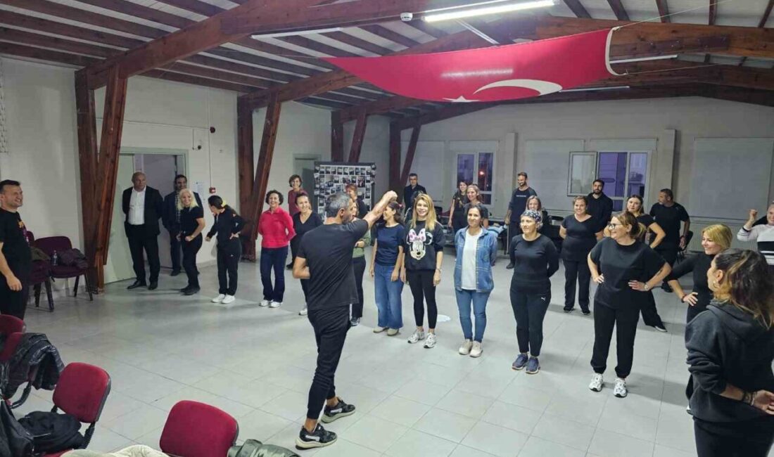 Ayvalık'ta Türkiye Yüzyılı Maarif Modeli çerçevesinde "Ayvalık Maarif Halk Dansları