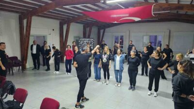 Ayvalık'ta Türkiye Yüzyılı Maarif Modeli çerçevesinde "Ayvalık Maarif Halk Dansları