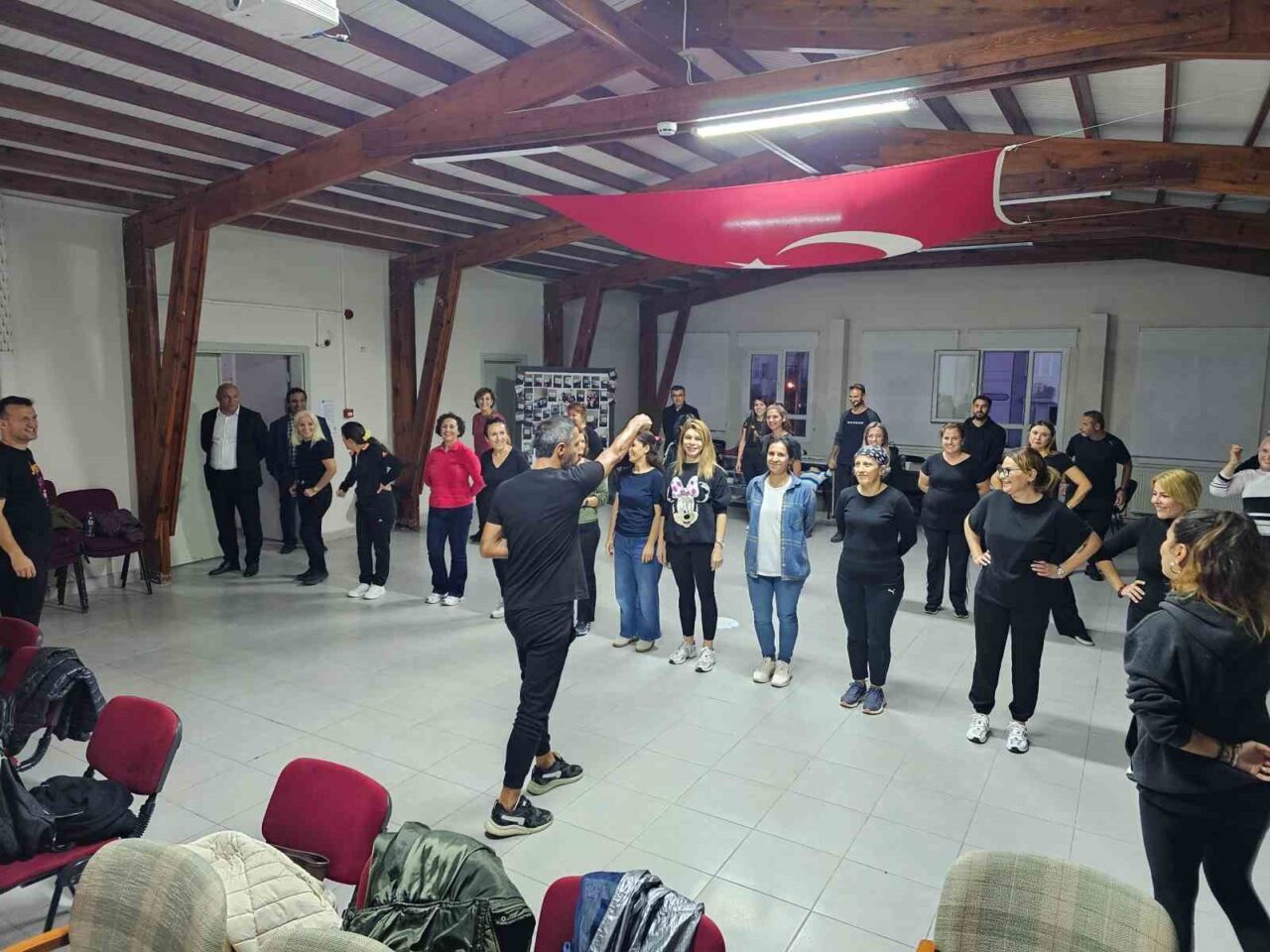 Ayvalık'ta Türkiye Yüzyılı Maarif Modeli çerçevesinde "Ayvalık Maarif Halk Dansları