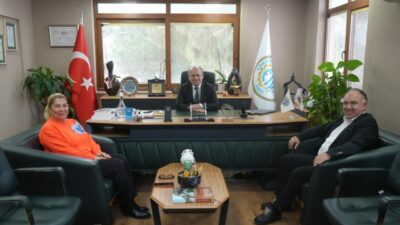 Ayvalık Ticaret Odası Başkanı Ali Uçar ve eşi Emel Uçar,