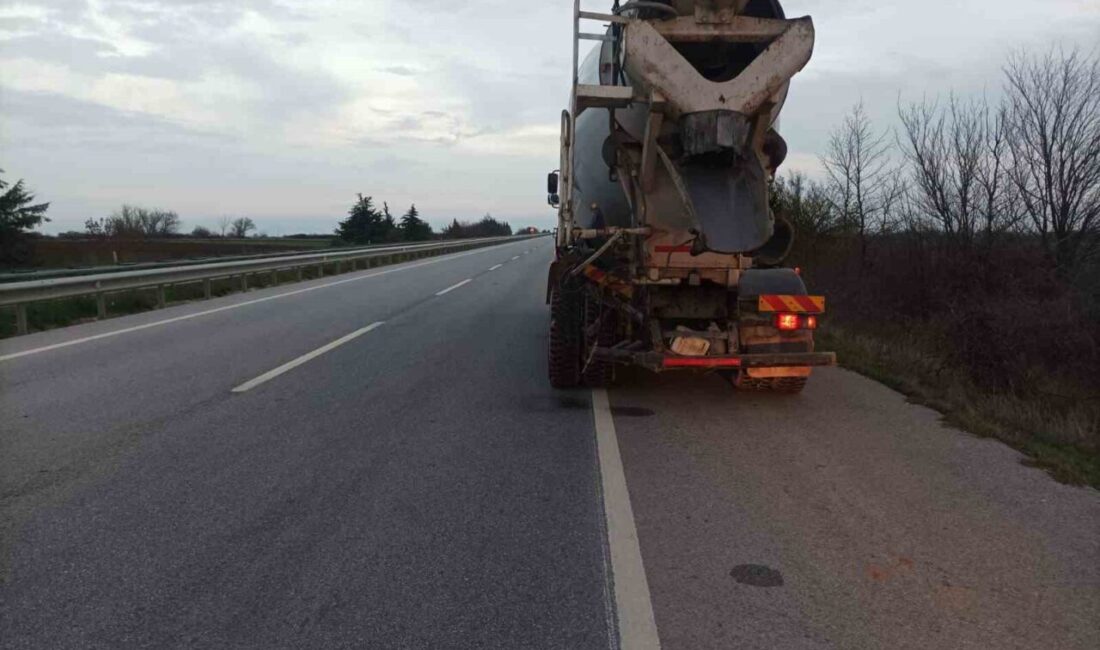 Kırklareli’de beton mikseri ile otomobil çarpıştı, 1 kişi hastaneye kaldırıldı Kırklareli'nin Babaeski ilçesinde D55 karayolu üzerindeki Nacak köyü kavşağında bir