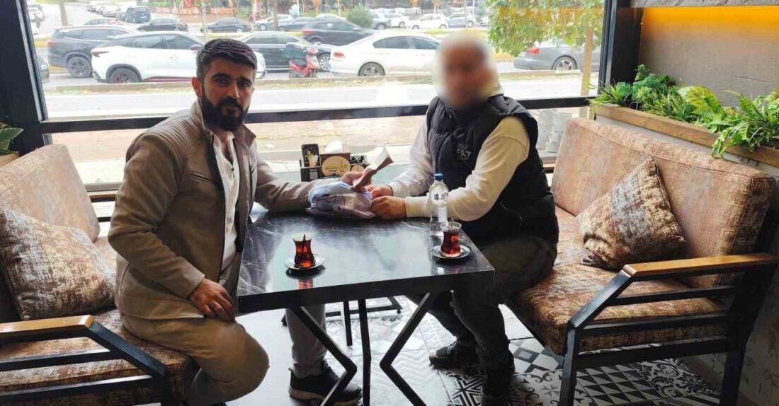 Diyarbakır’da taksici Barış Öz, müşterisi M.K.'nin unuttuğu 230 bin lirayı