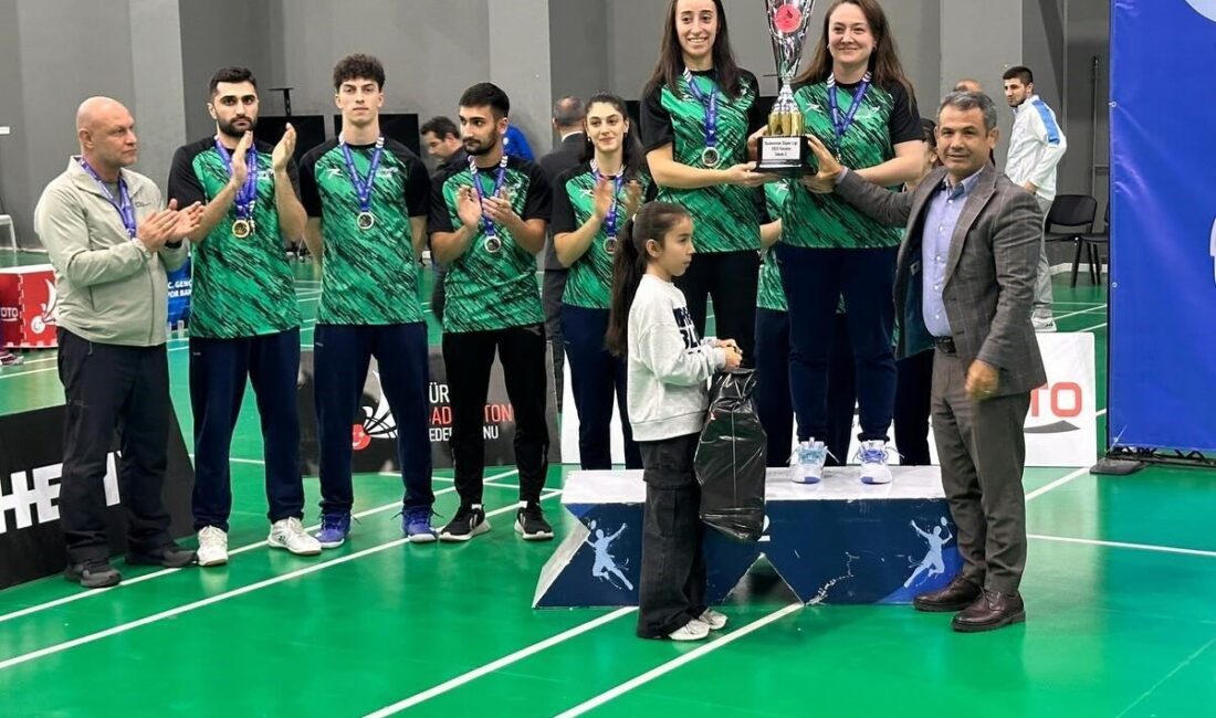 Badminton Süper Lig ve Gelişim Ligi Final Müsabakaları Tamamlandı, Erzincan Telekom Spor İkinciliği Elde Etti Türkiye Badminton Federasyonu'nun düzenlediği final müsabakaları tamamlandı. Süper Lig'de İstanbul