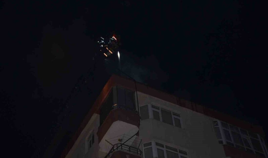 Samsun'un Bafra ilçesindeki 7 katlı bir binanın çatı katında izolasyon