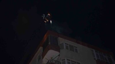 Samsun'un Bafra ilçesindeki 7 katlı bir binanın çatı katında izolasyon