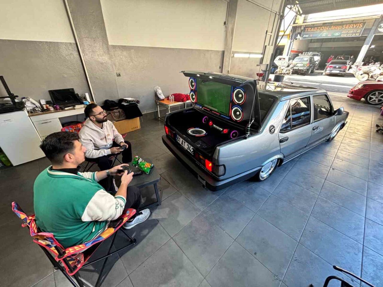 Trabzon'da yaşayan Ali Tokgöz, 1998 model Tofaş Doğan'ı özel donanımlarla