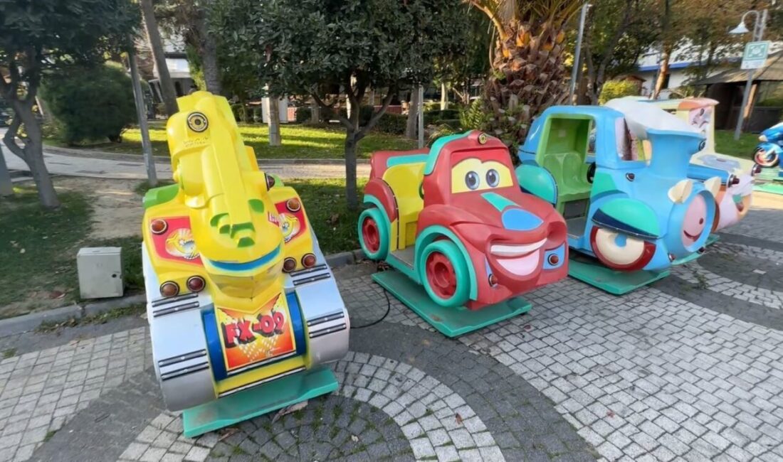 Bağcılar'daki Plevne Parkı'nda 4 çocuk elektrik akımına kapıldı. Olayın ardından