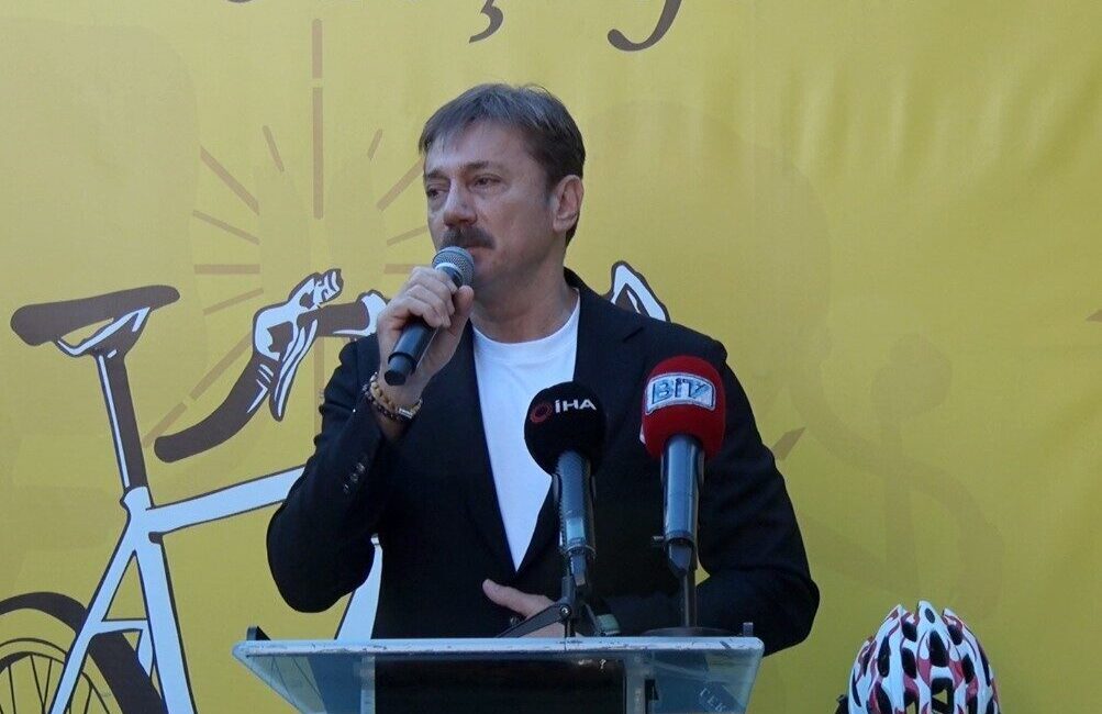 Bahçelievler'de düzenlenen 36. Bisiklet Dağıtım Töreni'nde, 100 vatandaşa daha bisiklet