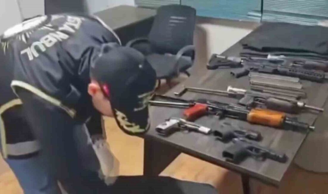 Bahçelievler’de Suç Örgütü Üyeleriyle İlgili Operasyonda 8 Kişi Gözaltına Alındı Bahçelievler'de polis, şüpheli 3 kişinin suç örgütü yöneticisinin fotoğrafıyla poz