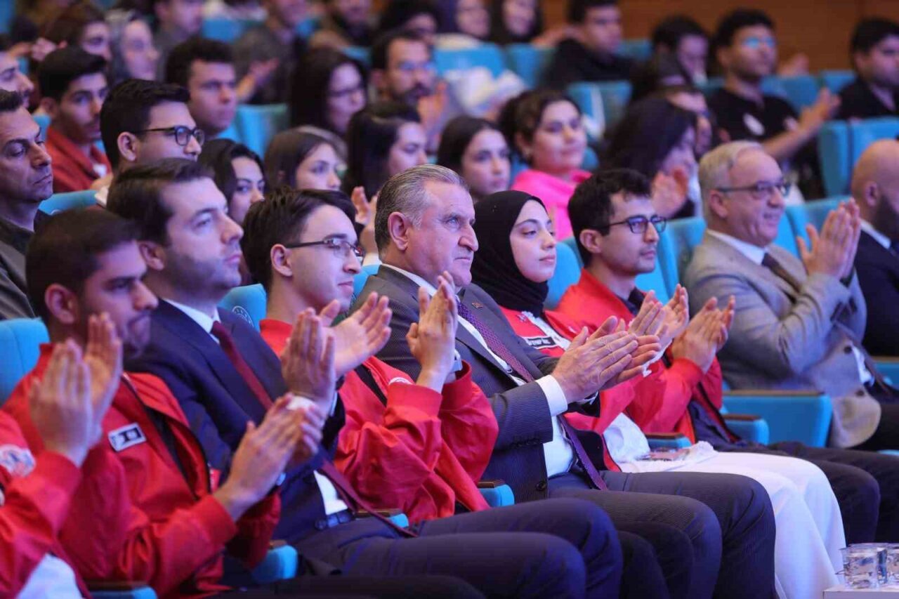 Gençlik ve Spor Bakanı Osman Aşkın Bak, milli teknoloji hamlesinin