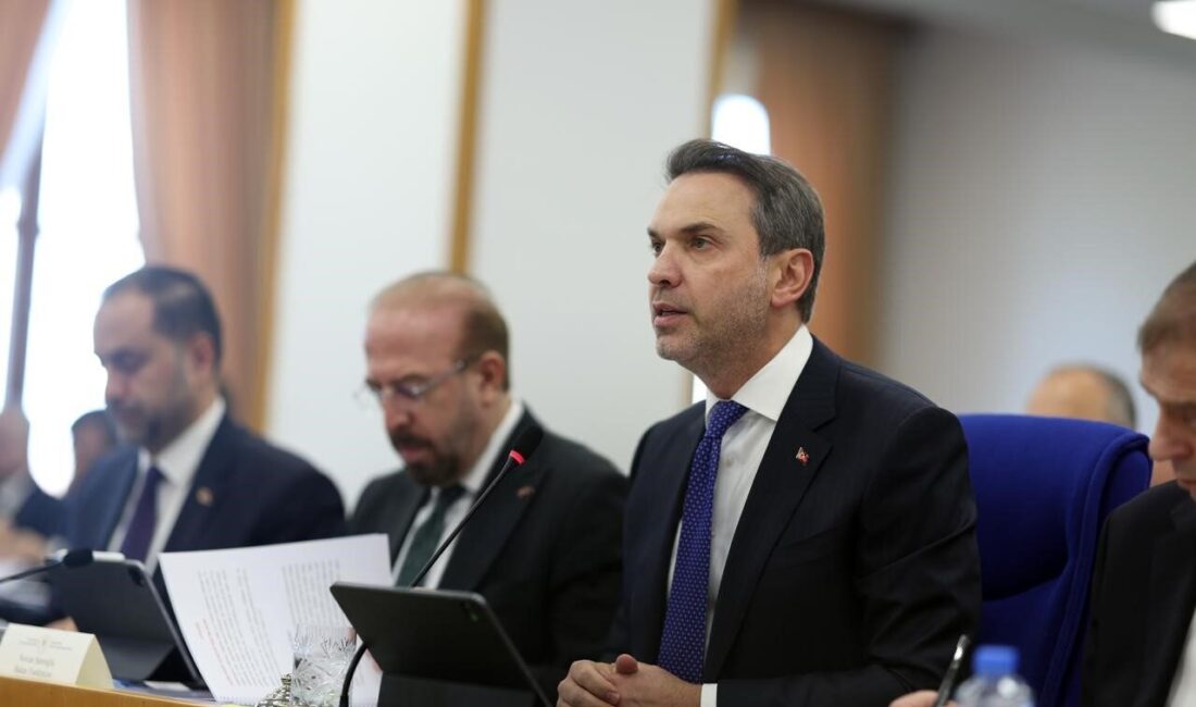 Bakan Bayraktar, Türkiye’nin doğal gaz ve maden sektörüyle ilgili önemli gelişmeleri açıkladı: 92,4 milyar metreküp gaz ve rekor maden geliri keşfi! Enerji ve Tabii Kaynaklar Bakanı Alparslan Bayraktar, Türkiye'nin 2025'te 37