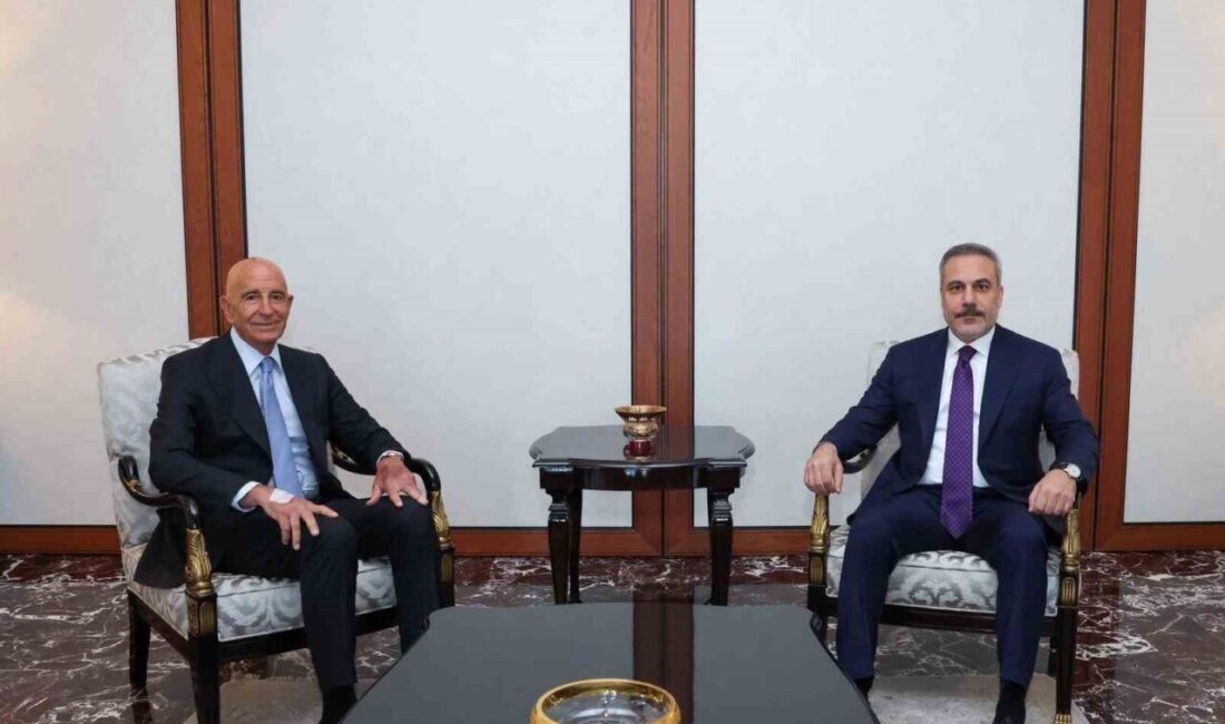 Dışişleri Bakanı Hakan Fidan, ABD’nin Ankara Büyükelçisi Tom Barrack ve Başkan Trump’ın Danışmanı Sebastian Gorka’yla bir araya geldi. Dışişleri Bakanı Hakan Fidan, Türkiye'deki ABD Büyükelçisi Tom Barrack ve