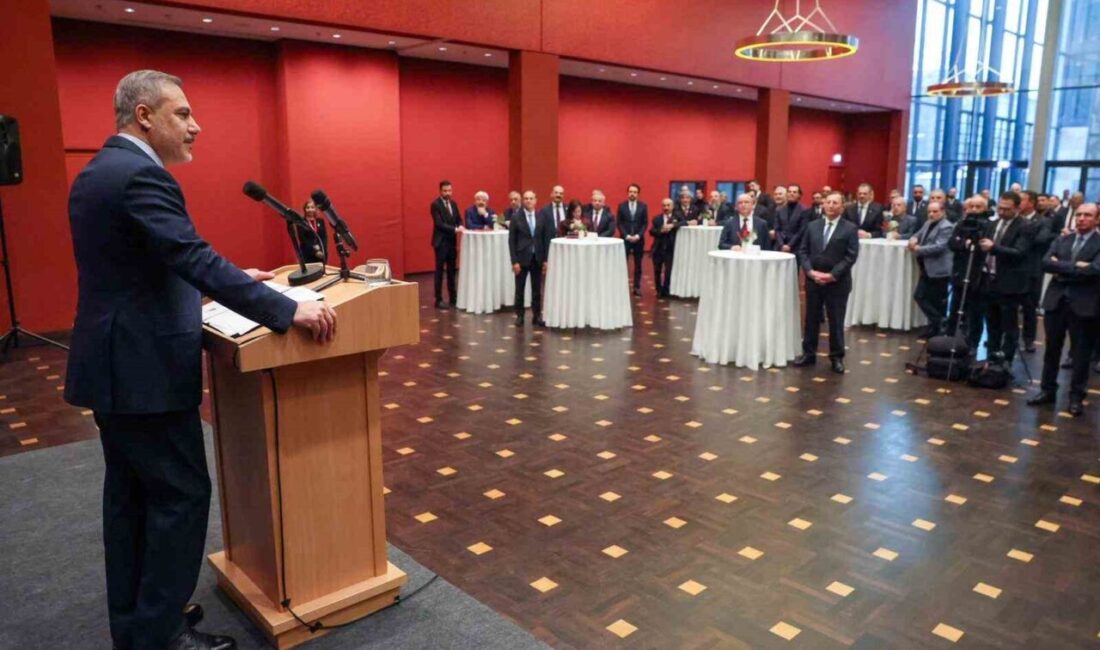 Dışişleri Bakanı Hakan Fidan, Almanya'daki resmi ziyaretinde Berlin Büyükelçiliği'nde Türk
