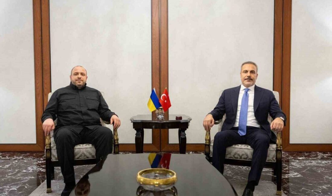 Dışişleri Bakanı Hakan Fidan, Ukrayna’nın Milli Güvenlik ve Savunma Konseyi Başkanı Rüstem Umerov ile Ankara’da buluştu. Dışişleri Bakanı Hakan Fidan, Ankara'da Ukrayna Milli Güvenlik ve Savunma