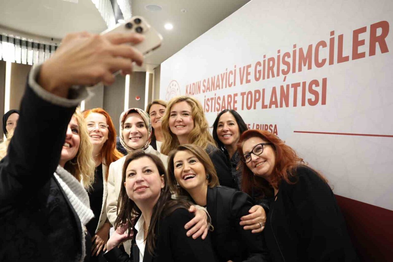 Aile ve Sosyal Hizmetler Bakanı Mahinur Özdemir Göktaş, Bursa'da kadın