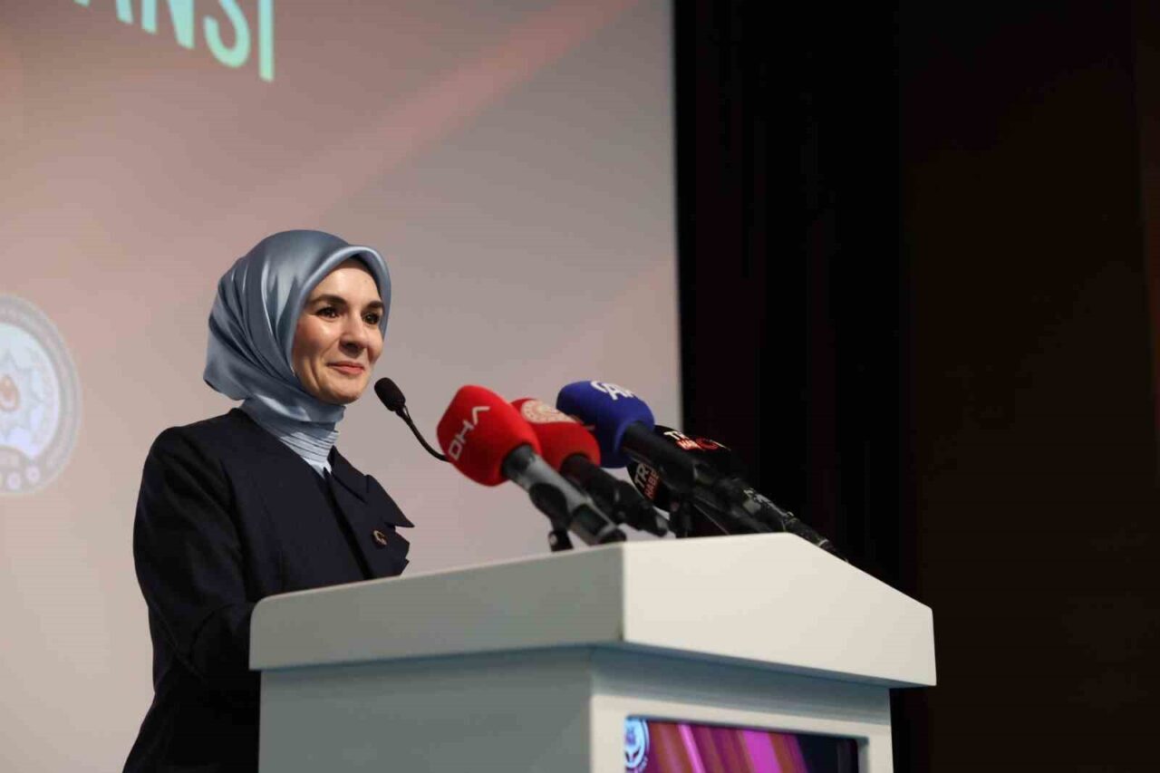 Aile ve Sosyal Hizmetler Bakanı Mahinur Özdemir Göktaş, göçü yalnızca