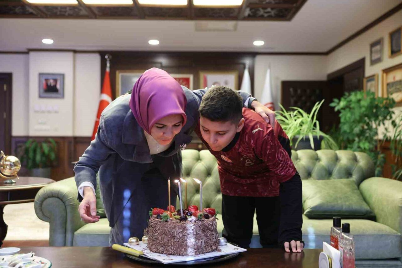 Aile ve Sosyal Hizmetler Bakanı Mahinur Özdemir Göktaş, şehit Yüzbaşı