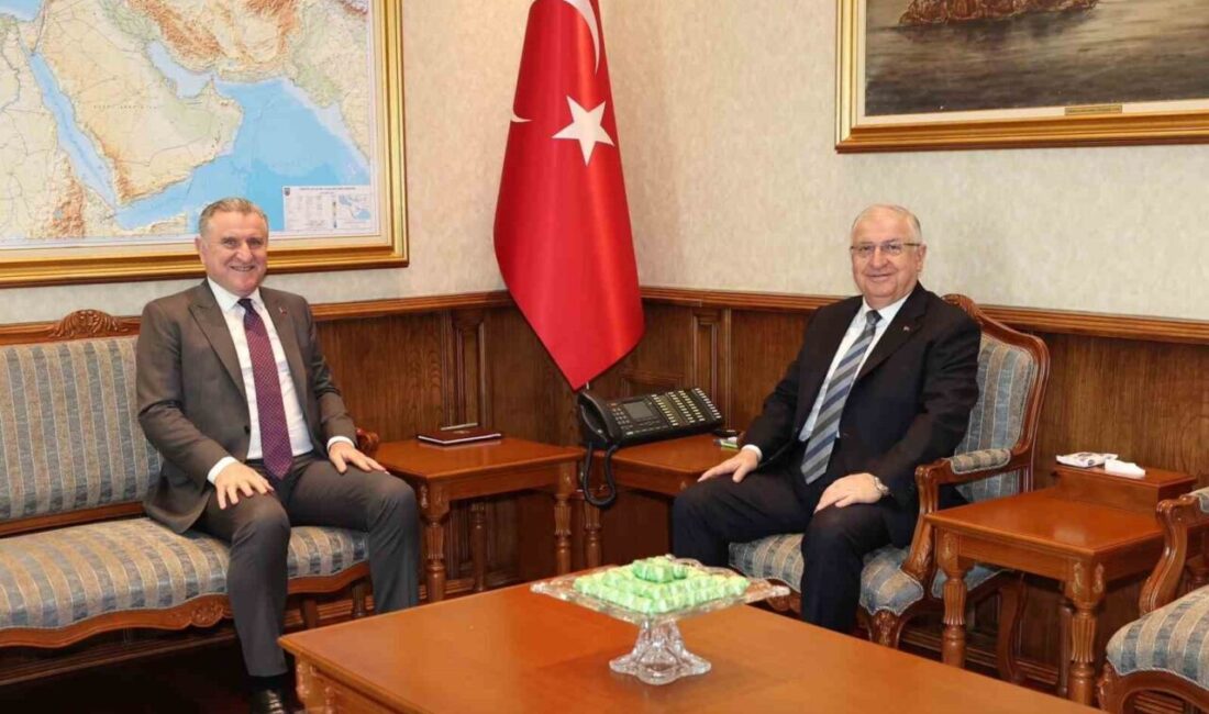 Yaşar Güler ve Osman Aşkın Bak, Milli Savunma Bakanlığı’nda görüştü Milli Savunma Bakanı Yaşar Güler, Gençlik ve Spor Bakanı Osman