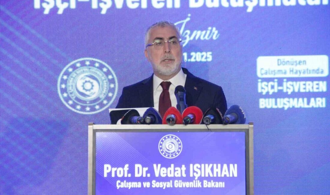 Çalışma ve Sosyal Güvenlik Bakanı Vedat Işıkhan, İzmir'de düzenlenen etkinlikte