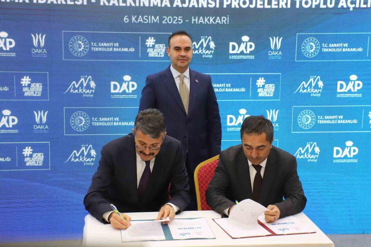 Sanayi ve Teknoloji Bakanı Mehmet Fatih Kacır, Hakkari Üniversitesi'nde bir