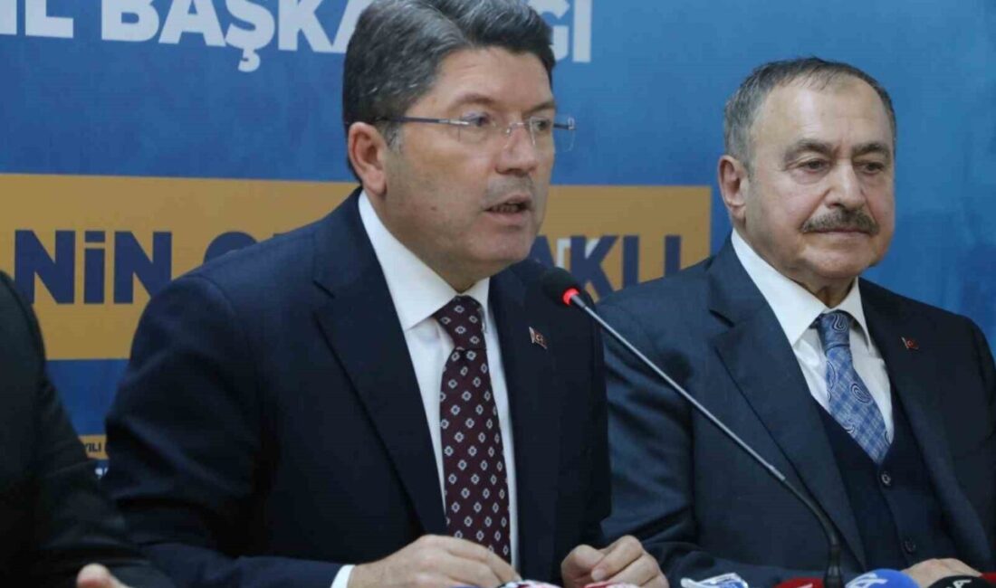 Bakan Tunç: “41 Yıllık Terörle Mücadelede Yeni Bir Dönüm Noktasındayız” Adalet Bakanı Yılmaz Tunç, Afyonkarahisar'daki AK Parti İl Başkanlığı ziyaretinde,