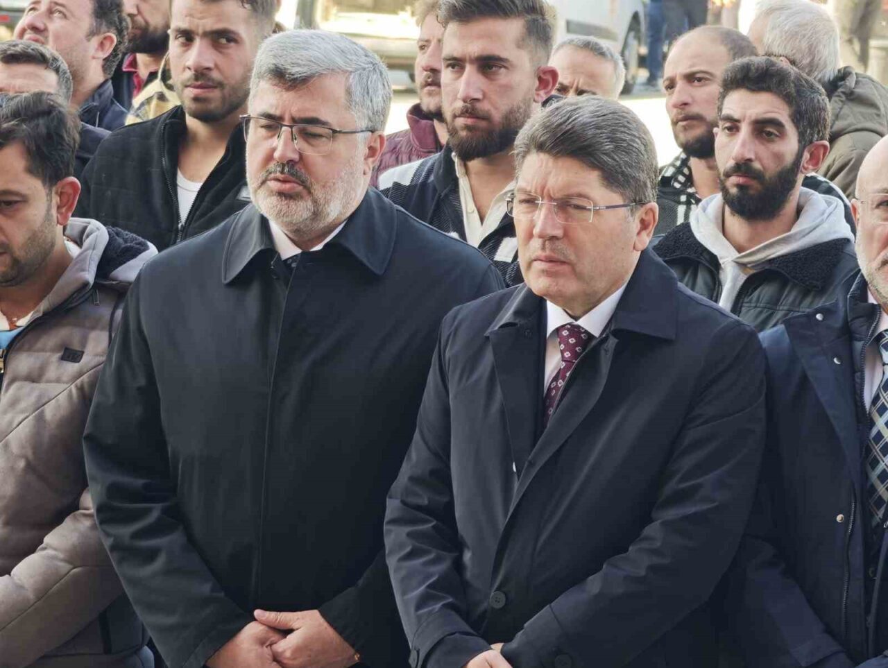 Adalet Bakanı Yılmaz Tunç, Afyonkarahisar’daki cenaze törenlerine katılarak hayatını kaybeden iki vatandaşın ailelerine başsağlığı diledi.