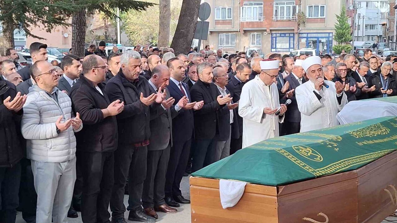 Sanayi ve Teknoloji Bakan Yardımcısı Zekeriya Coştu'nun annesi Bedriye Coştu,