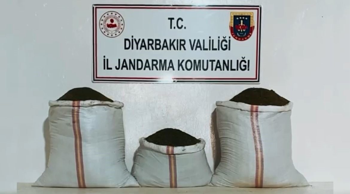 İçişleri Bakanı Ali Yerlikaya, Diyarbakır'da gerçekleştirilen jandarma operasyonunda 470 kg