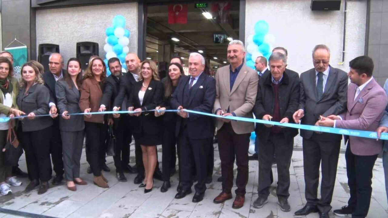Nilüfer Belediyesi, Balat Mahallesi'nde 49 tezgahlı modern pazar alanını açtı.