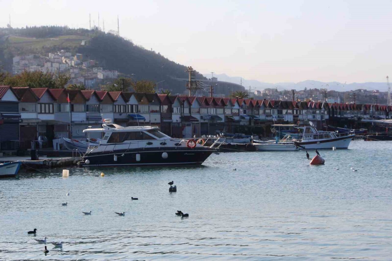 Trabzon'daki balıkçı barınakları, asıl işlevlerinin dışında lüks yaşam alanlarına dönüşerek