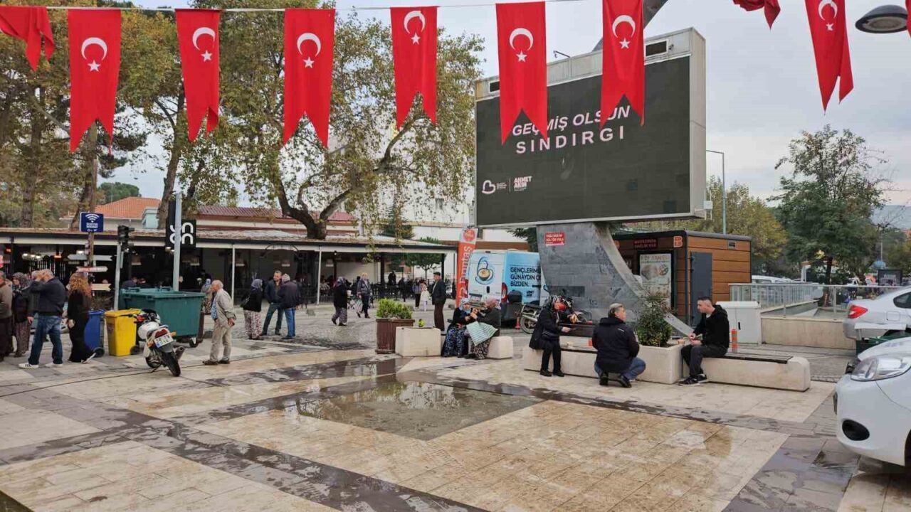 Balıkesir’in Sındırgı ilçesinde 09.41'de 4.4 büyüklüğünde bir deprem kaydedildi. Depremin