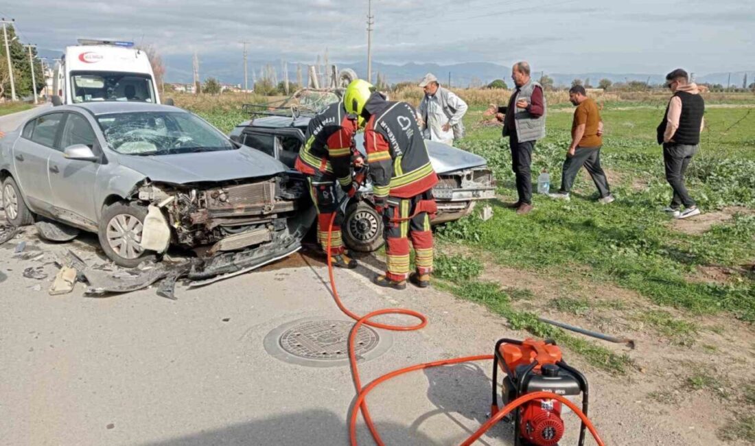 Balıkesir'in Burhaniye ilçesinde iki otomobilin kafa kafaya çarpışması sonucu T.T.,