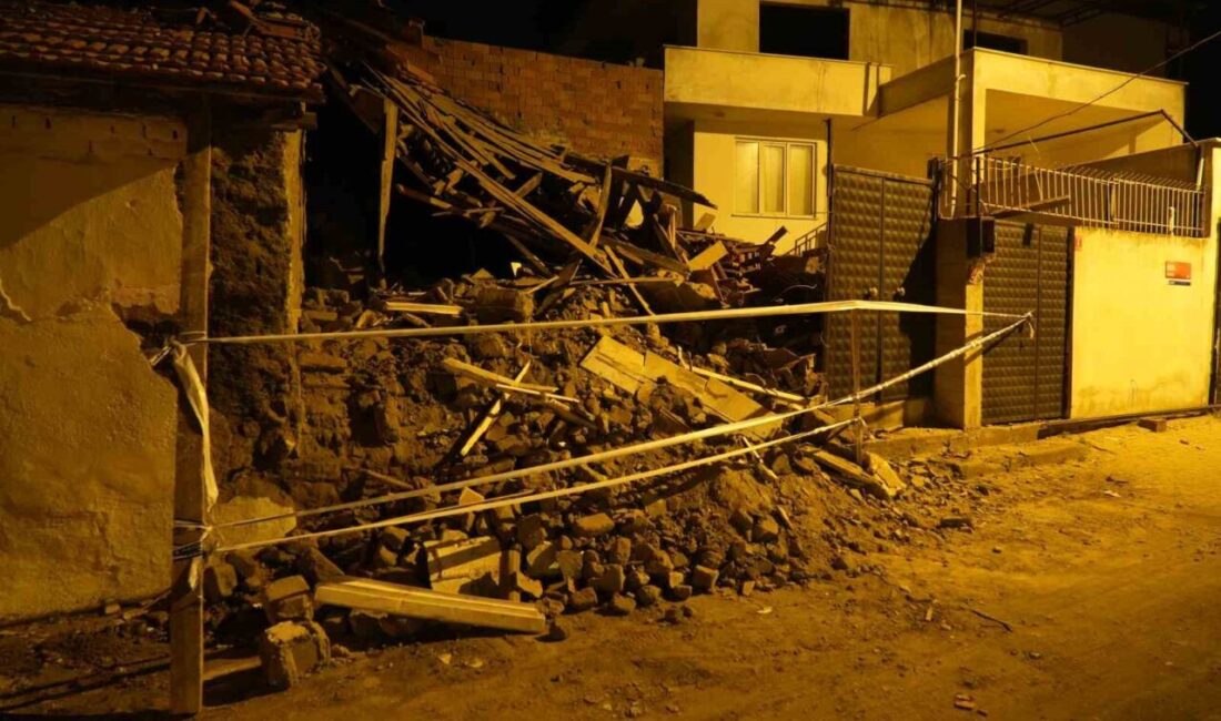 Edremit’te Metruk Bina Çöktü, Yaralanma veya Can Kaybı Yok Balıkesir'in Edremit ilçesindeki Darsofa Mahallesi'nde uzun süredir kullanılmayan bir bina