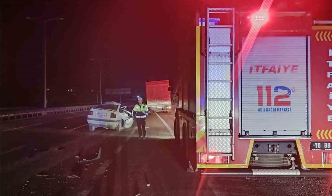 Balıkesir'in Susurluk ilçesinde Mert Uslu'nun kullandığı otomobil, A.A.K. yönetimindeki tıra