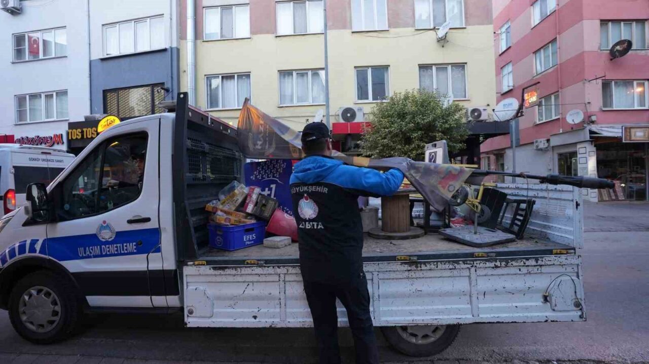 Balıkesir Büyükşehir Belediyesi Zabıta ekipleri, yaya güvenliğini sağlamak için yoğun